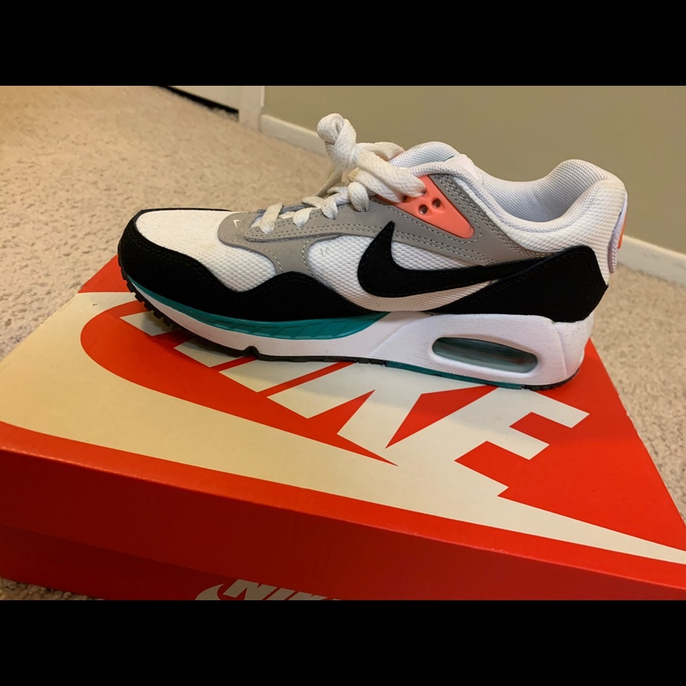 Woman’s Nike Air Max Correlate